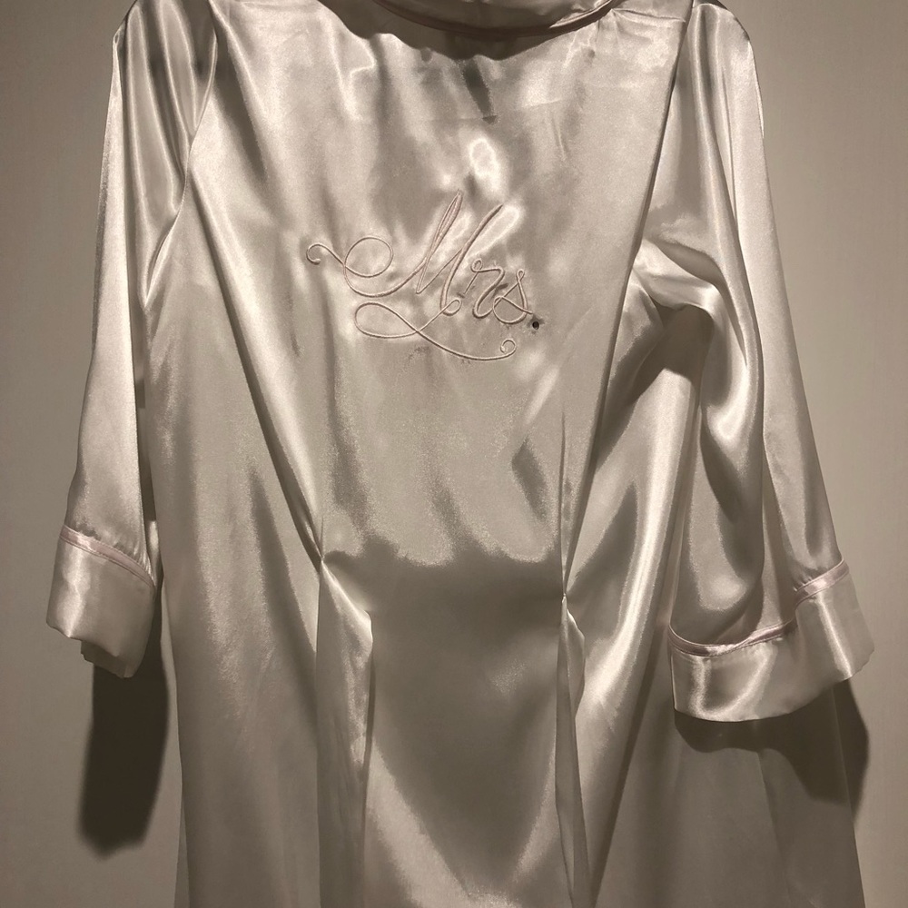Satin Mrs. Robe set - Picture 3 of 3